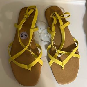 Report Women’s Sandals Yellow Flats New Without Tags Size 8.5